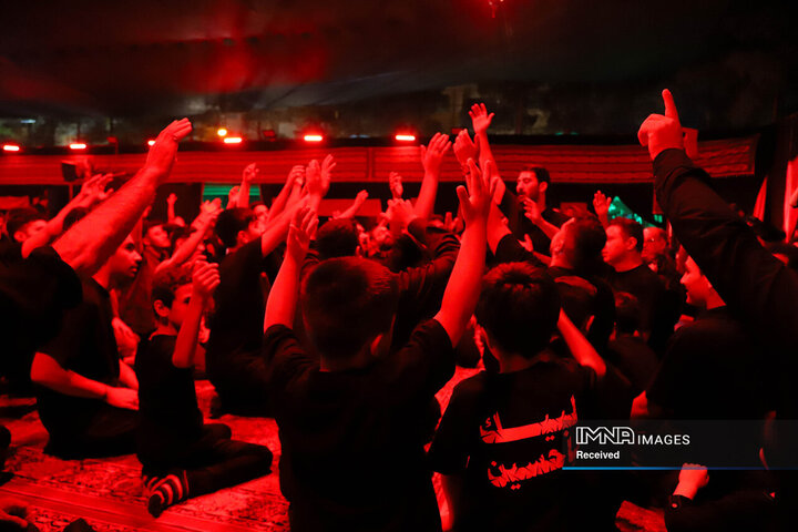 عزاداری شب هفتم محرم در هیئت سفینه‎‌الحسین(ع)