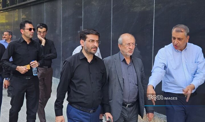 بازدید میدانی عضو شورا از پروژه‌های عمرانی، ترافیکی و خدماتی منطقه ۱۰ اصفهان 