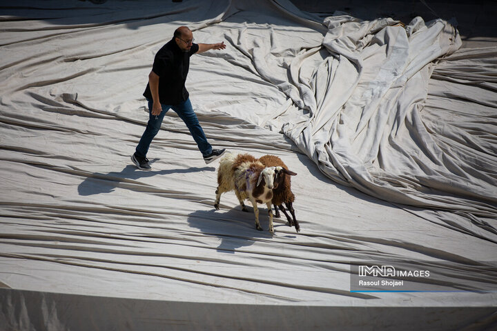 مراسم برافراشتن خیمه‌گاه حسینی امامزاده هارونیه(ع) اصفهان
