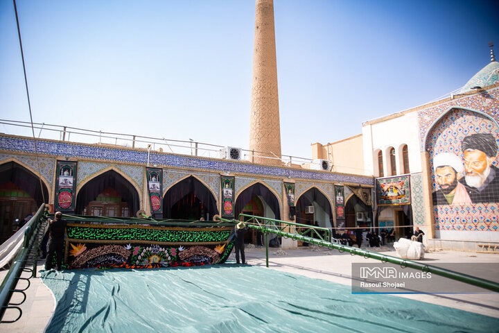 مراسم برافراشتن خیمه‌گاه حسینی امامزاده هارونیه(ع) اصفهان