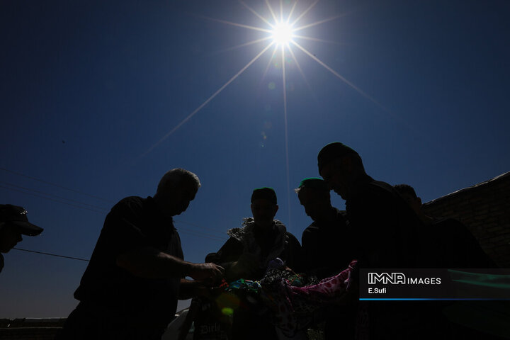 آیین علم‌گردانی در روستای هزاوه