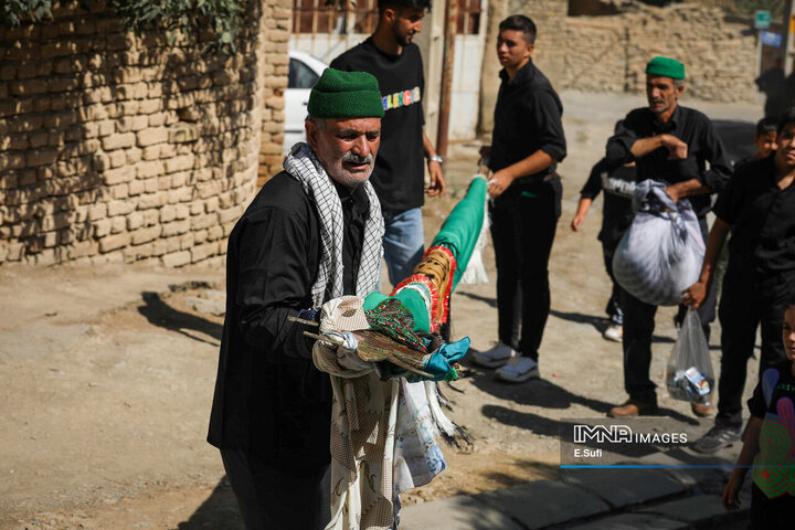 آیین علم‌گردانی در روستای هزاوه