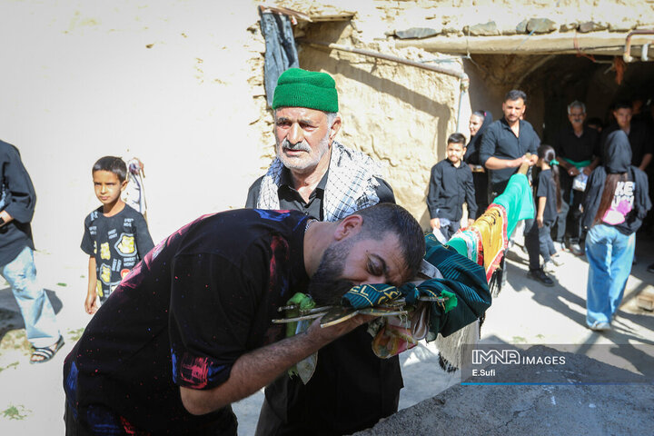 آیین علم‌گردانی در روستای هزاوه
