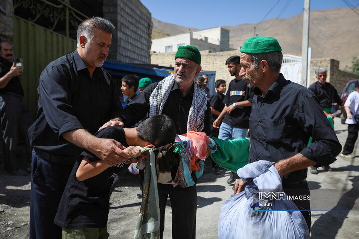 آیین علم‌گردانی در روستای هزاوه