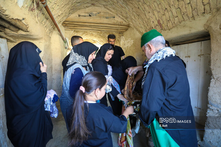 آیین علم‌گردانی در روستای هزاوه