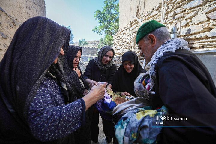آیین علم‌گردانی در روستای هزاوه