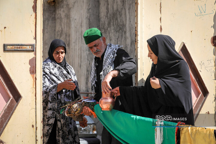 آیین علم‌گردانی در روستای هزاوه