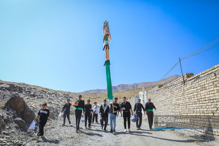 آیین علم‌گردانی در روستای هزاوه