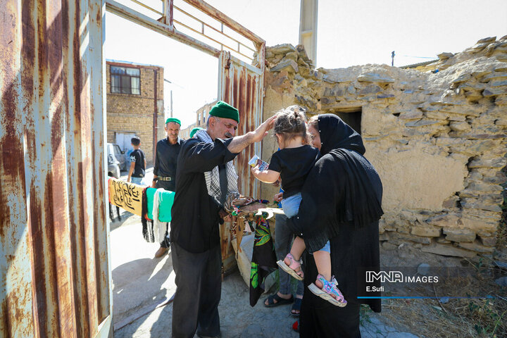 آیین علم‌گردانی در روستای هزاوه
