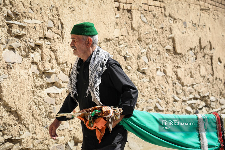 آیین علم‌گردانی در روستای هزاوه