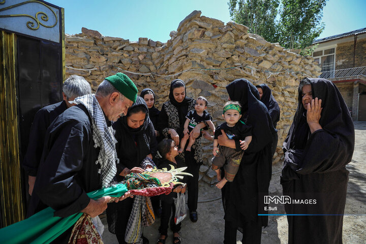 آیین علم‌گردانی در روستای هزاوه