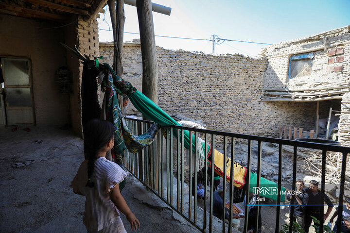 آیین علم‌گردانی در روستای هزاوه