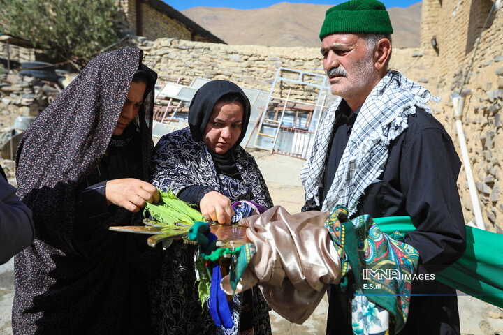 آیین علم‌گردانی در روستای هزاوه