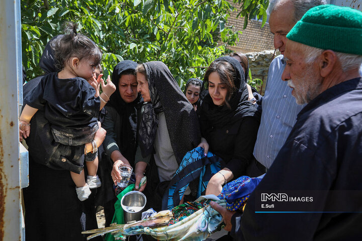 آیین علم‌گردانی در روستای هزاوه