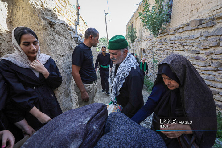 آیین علم‌گردانی در روستای هزاوه
