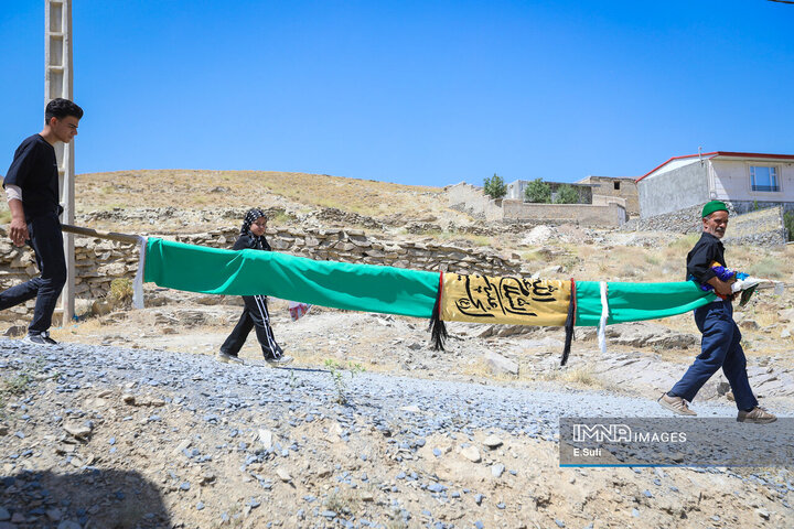 آیین علم‌گردانی در روستای هزاوه