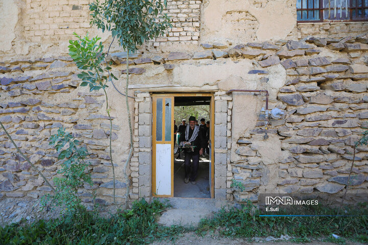 آیین علم‌گردانی در روستای هزاوه