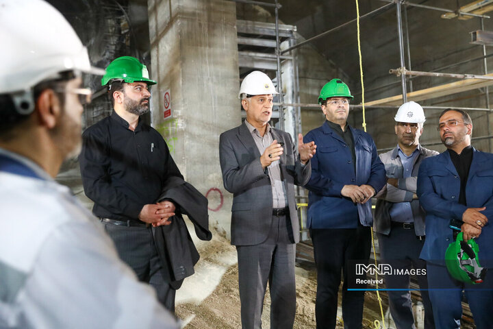 بازدید شهردار اصفهان از پروژه خط 2 مترو