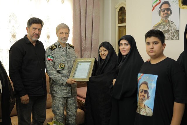 سرلشکر حاتمی: با قدرت، راه نورانی شهیدان را ادامه خواهیم داد