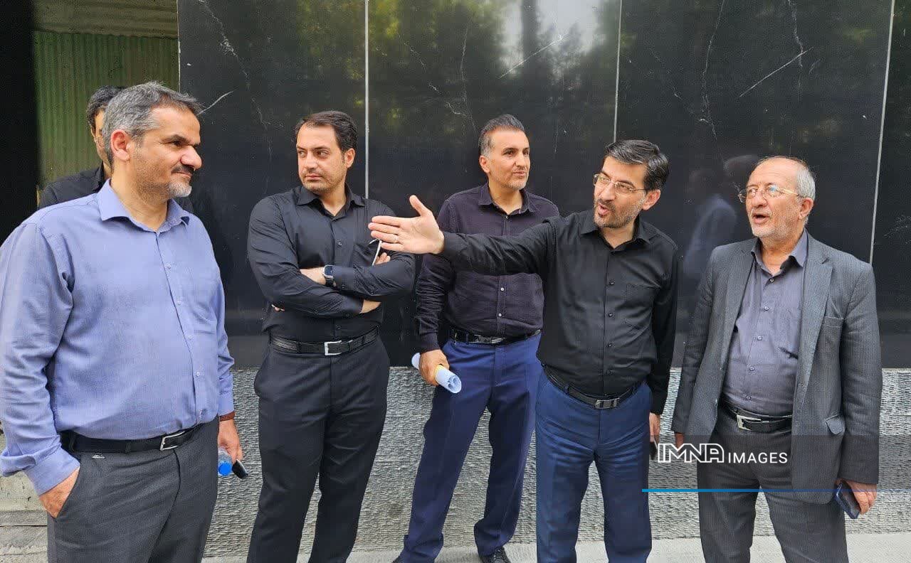بازدید میدانی عضو شورا و مدیر منطقه ۱۰ اصفهان از پروژههای عمرانی، ترافیکی و خدماتی