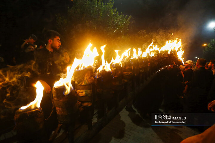 آیین مشعل گردانی نجفی های مقیم قم