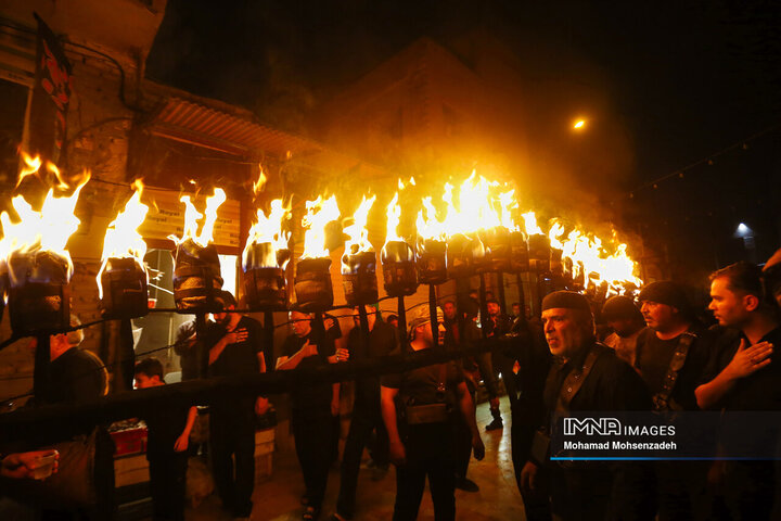 آیین مشعل گردانی نجفی های مقیم قم