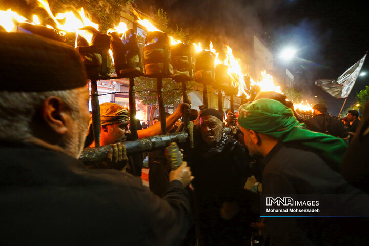 آیین مشعل گردانی نجفی های مقیم قم