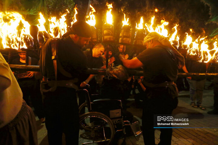 آیین مشعل گردانی نجفی های مقیم قم