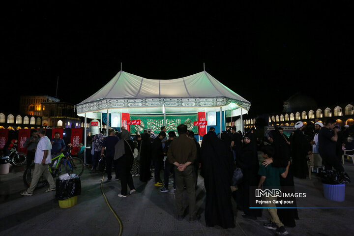 عزاداری شب هشتم محرم در هیئت رزمندگان اسلام