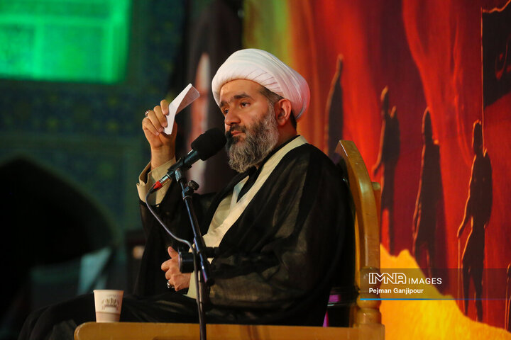 عزاداری شب هشتم محرم در هیئت رزمندگان اسلام