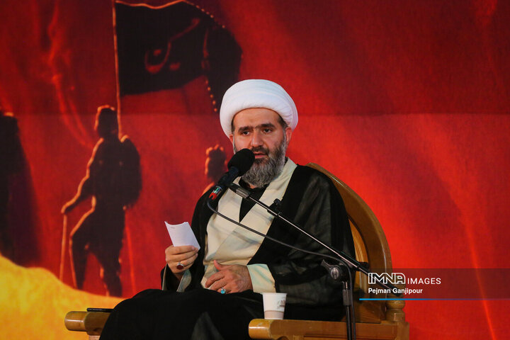 عزاداری شب هشتم محرم در هیئت رزمندگان اسلام