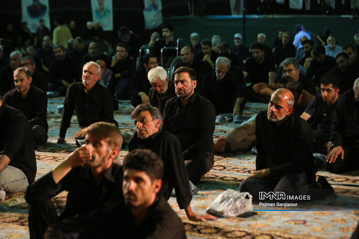 عزاداری شب هشتم محرم در هیئت رزمندگان اسلام