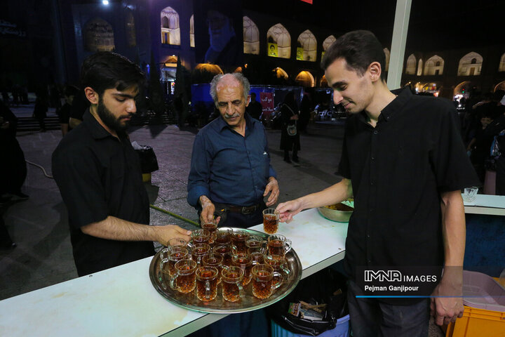 عزاداری شب هشتم محرم در هیئت رزمندگان اسلام