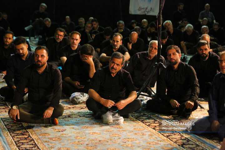 عزاداری شب هشتم محرم در هیئت رزمندگان اسلام