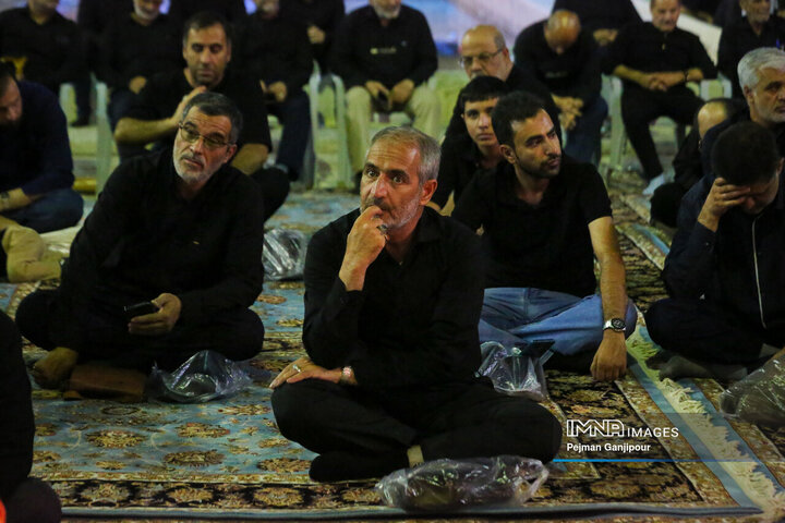 عزاداری شب هشتم محرم در هیئت رزمندگان اسلام