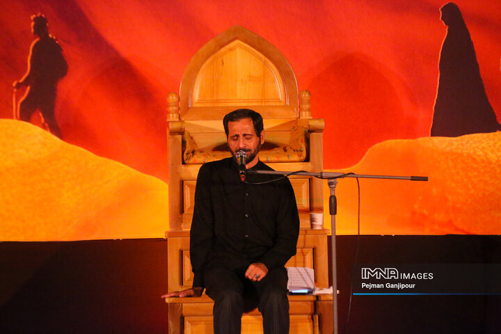 عزاداری شب هشتم محرم در هیئت رزمندگان اسلام