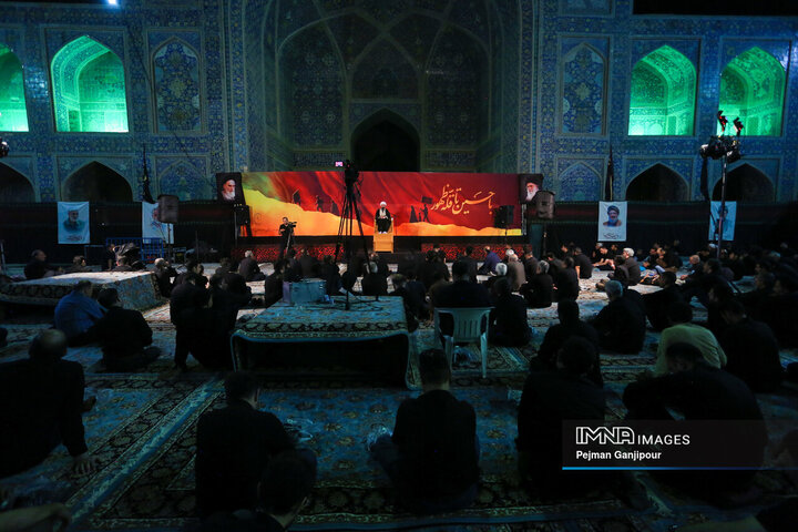 عزاداری شب هشتم محرم در هیئت رزمندگان اسلام