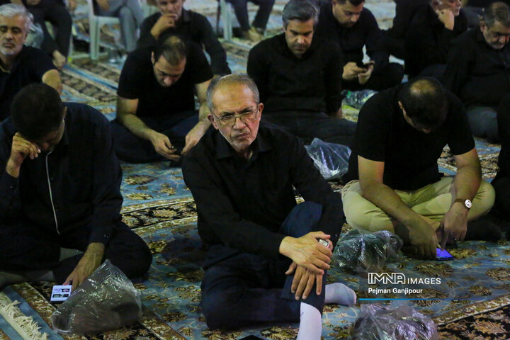 عزاداری شب هشتم محرم در هیئت رزمندگان اسلام