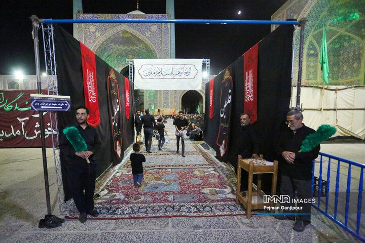 عزاداری شب هشتم محرم در هیئت رزمندگان اسلام