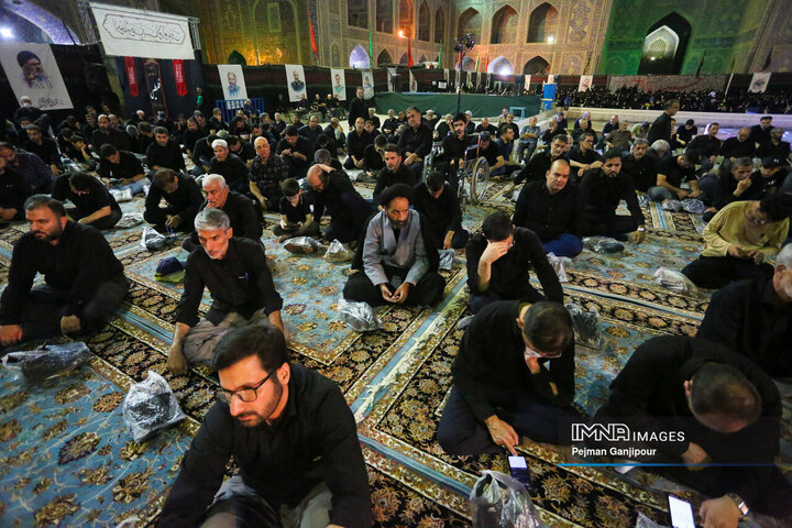 عزاداری شب هشتم محرم در هیئت رزمندگان اسلام