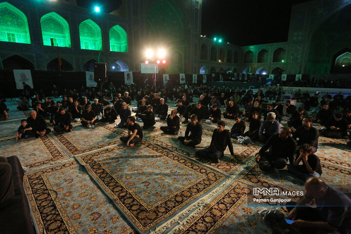 عزاداری شب هشتم محرم در هیئت رزمندگان اسلام