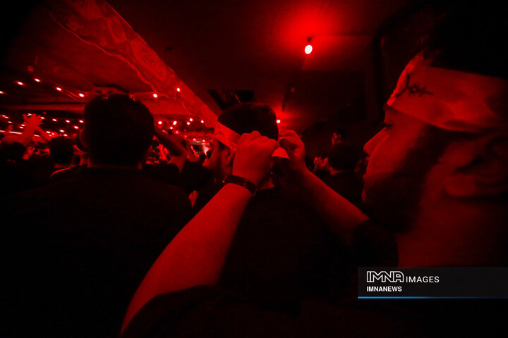 عزاداری شب هشتم محرم در هیئت فدائیان حسین(ع)