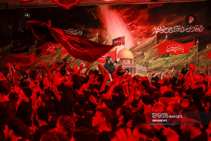 عزاداری شب هشتم محرم در هیئت فدائیان حسین(ع)