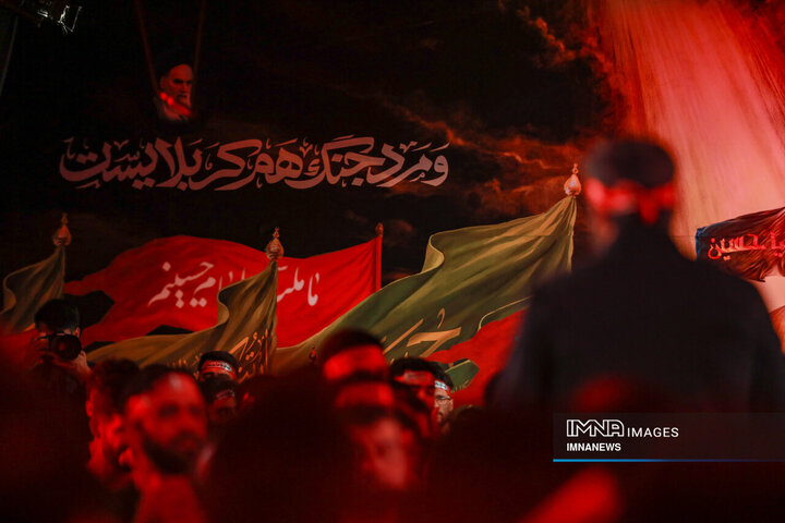 عزاداری شب هشتم محرم در هیئت فدائیان حسین(ع)