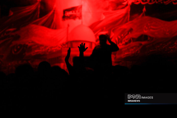 عزاداری شب هشتم محرم در هیئت فدائیان حسین(ع)