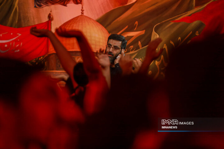 عزاداری شب هشتم محرم در هیئت فدائیان حسین(ع)