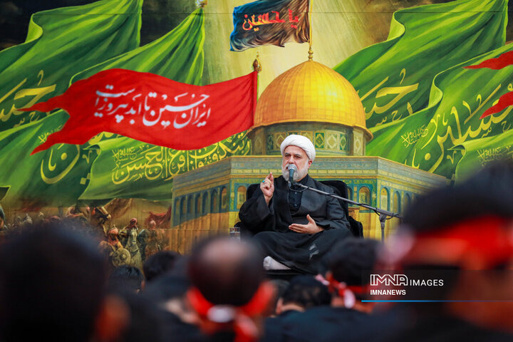 عزاداری شب هشتم محرم در هیئت فدائیان حسین(ع)