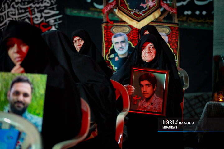 عزاداری شب هشتم محرم در هیئت فدائیان حسین(ع)