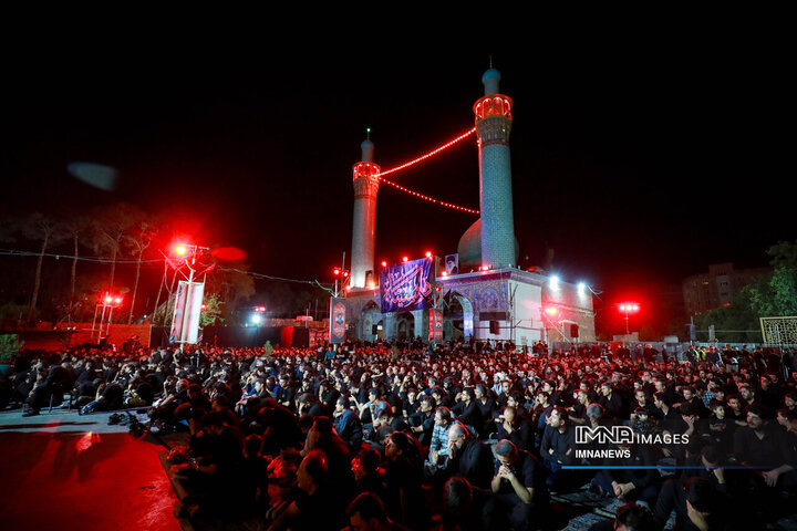 عزاداری شب هشتم محرم در هیئت فدائیان حسین(ع)