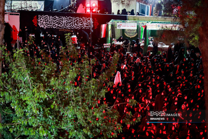 عزاداری شب هشتم محرم در هیئت فدائیان حسین(ع)